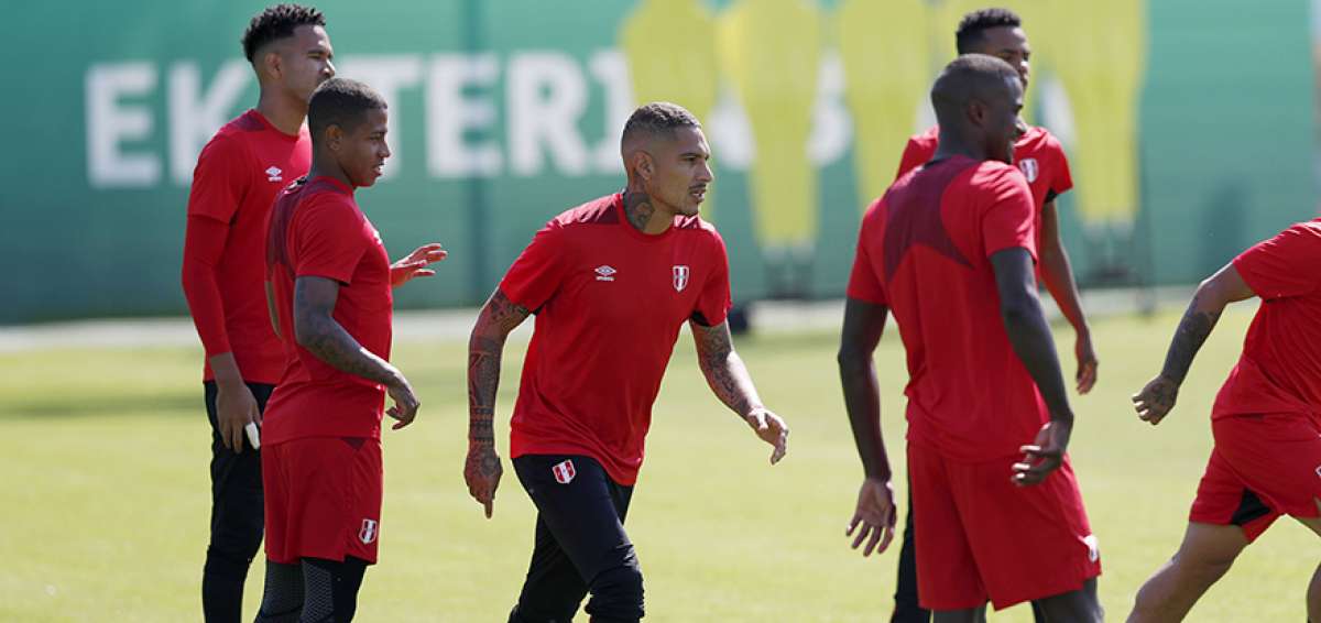Per&uacute; se enfrenta a la &ldquo;monta&ntilde;a francesa&rdquo; con Paolo Guerrero