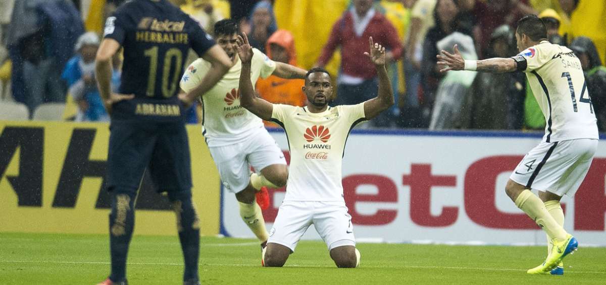 Am&eacute;rica con Lavolpe venci&oacute; 2-1 a los Pumas en el f&uacute;tbol mexicano