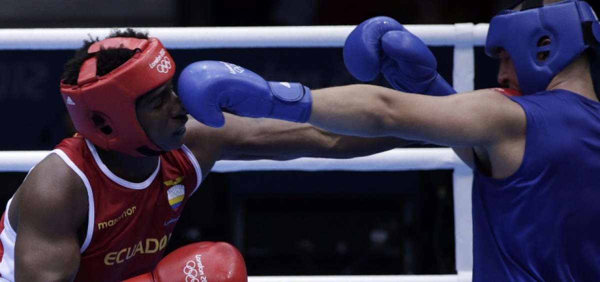 Julio Castillo (izq.) logr&oacute; la semana pasada la medalla de plata en el Preol&iacute;mpico de Bak&uacute; en los 91 kilogramos.