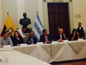 En la presentaci&oacute;n del evento estuvieron presentes el gobernador del Guayas, Rolando Panchana, junto al presidente del Campus Party Ecuador, Rafael Rold&aacute;n (d).