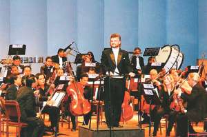 La Orquesta Sinf&oacute;nica de Guayaquil, dirigida por el armenio David Harutyunyan.