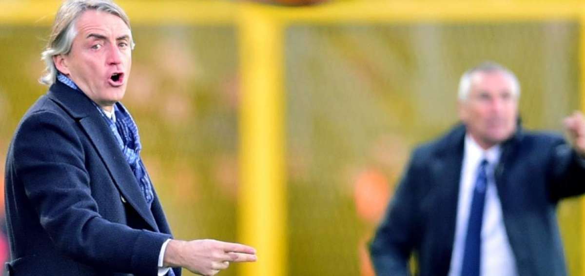 Seg&uacute;n Mancini (i), Sarri utiliz&oacute; los t&eacute;rminos "frocio" y "finocchio", que se pueden traducir como "maric&oacute;n" y "homosexual".