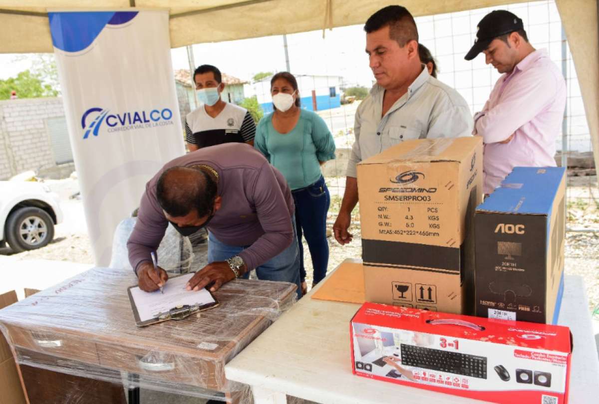 CVIALCO dona equipamiento para el subcentro de salud de San  Miguel del Morro
