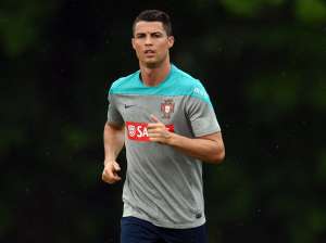 Cristiano Ronaldo arrastra lesiones desde los &uacute;ltimos partidos de la temporada con su club, el Real Madrid. Foto: AFP