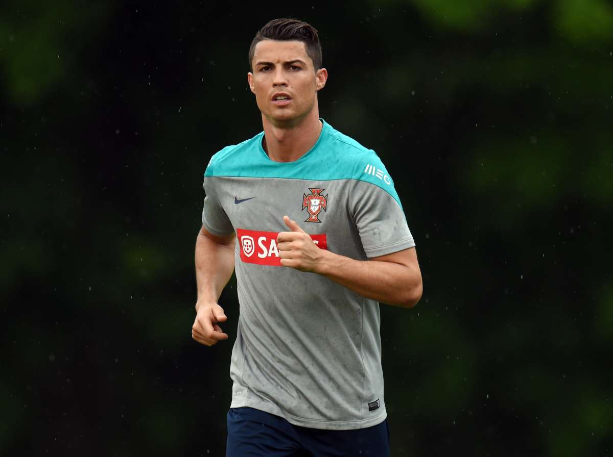 Cristiano Ronaldo arrastra lesiones desde los &uacute;ltimos partidos de la temporada con su club, el Real Madrid. Foto: AFP