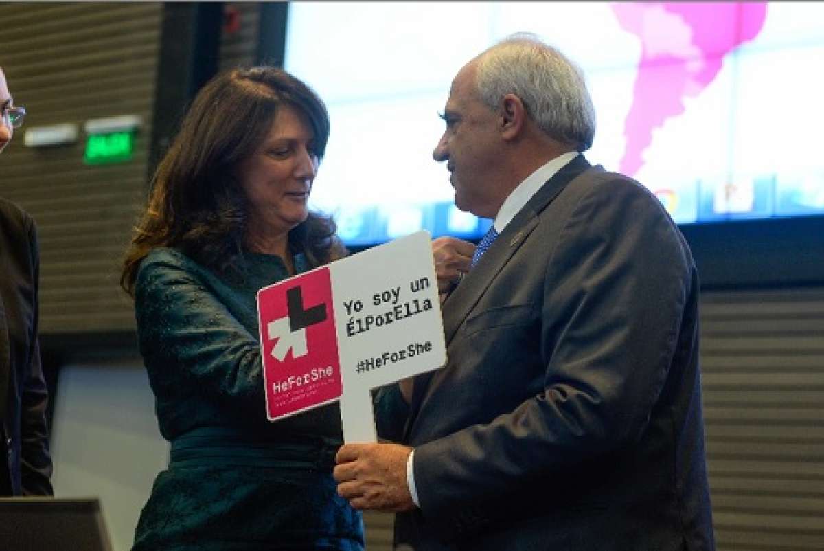 El secretario general de la Unasur, Ernesto Samper, se adhiri&oacute; a la campa&ntilde;a mundial HeForShe. Foto: &Aacute;lvaro P&eacute;rez / El Tel&eacute;grafo 