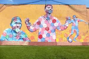 Este mural fue pintado en una de las canchas donde se jug&oacute; el mundial de los ni&ntilde;os de la calle, en el que participaron 230 jugadores. 
