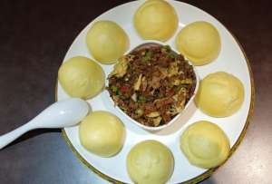 Fideos fríos y Fu Zhu (comida de soya) son dos de los platillos más deliciosos en Beijing. 