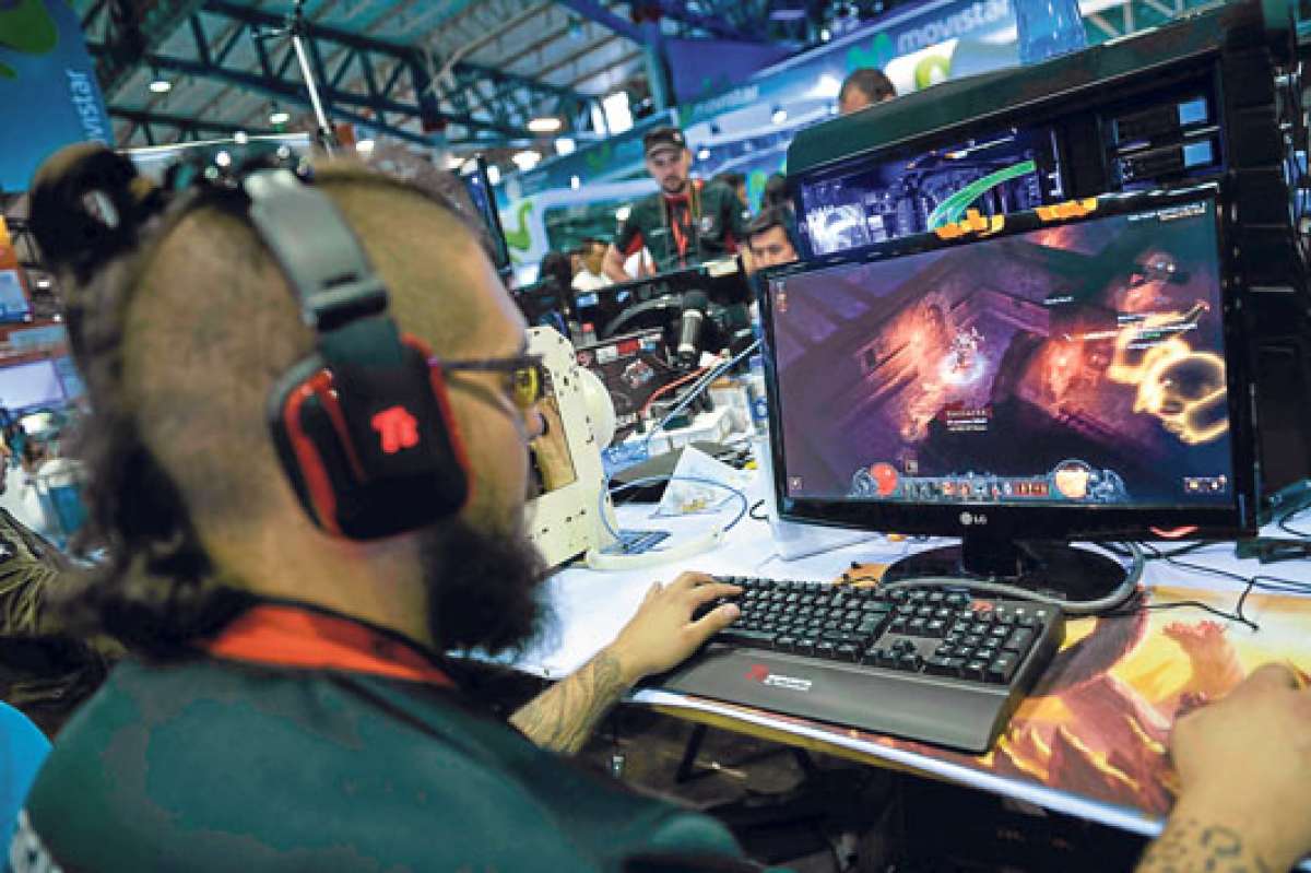 Una de las facetas del uso de redes sociales e Internet es la posibilidad de intercambiar informaci&oacute;n. Foto: Archivo/ El Tel&eacute;grafo