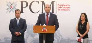El presidente del Consejo de Ministros, Fernando Zavala (c), anunci&oacute; el mi&eacute;rcoles cambios en la ley de contrataciones de Per&uacute;