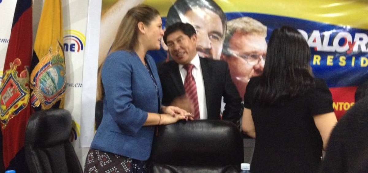 Mar&iacute;a Mercedes Cuesta y C&eacute;sar Rodr&iacute;guez durante el acto en Quito.