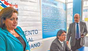 En la sede del Parlamento Laboral Ecuatoriano (PLE) en Quito, los  representantes de varias confederaciones sindicales argumentaron un posible refer&eacute;ndum. Foto: Santiago Aguirre / El Tel&eacute;grafo.