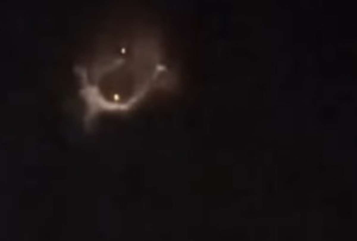 Un supuesto portal luminoso se registró en el cielo de Los Cabos, en México.