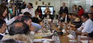 Los trabajadores reclaman por crisis de comisi&oacute;n legislativa
