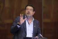 El legislador Santiago D.A. se entregó a las autoridades, en medio de una investigación por supuesta violación.