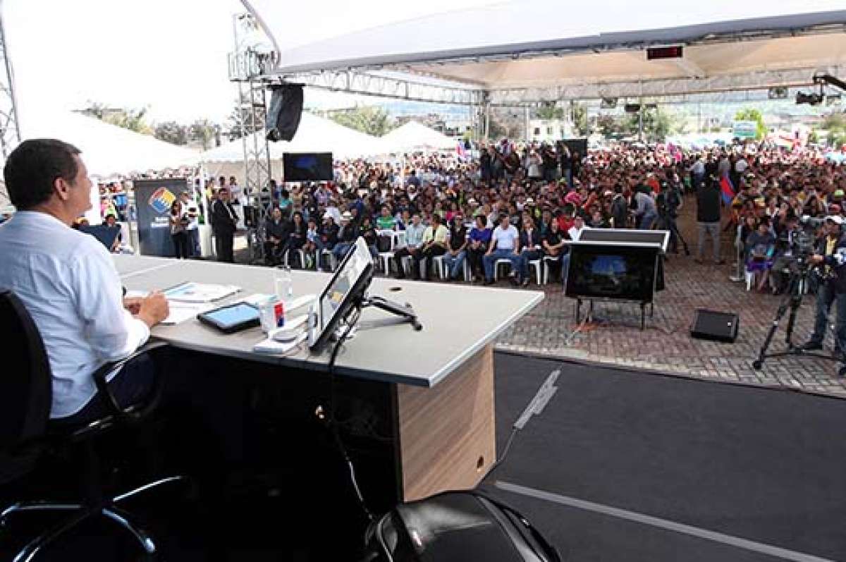 El presidente Rafael Correa ofreci&oacute; su enlace sabatino en el barrio La Aurora, en la ciudad de Quito. Foto: Cortes&iacute;a PRESIDENCIA DE LA REP&Uacute;BLICA