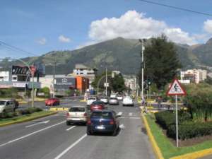 En la avenida Orellana, norte de Quito, existi&oacute; m&iacute;nima congesti&oacute;n vehicular, pese a que existe una unidad educativa en el sector. Foto: Vladimir Cabezas/ EL TEL&Eacute;GRAFO