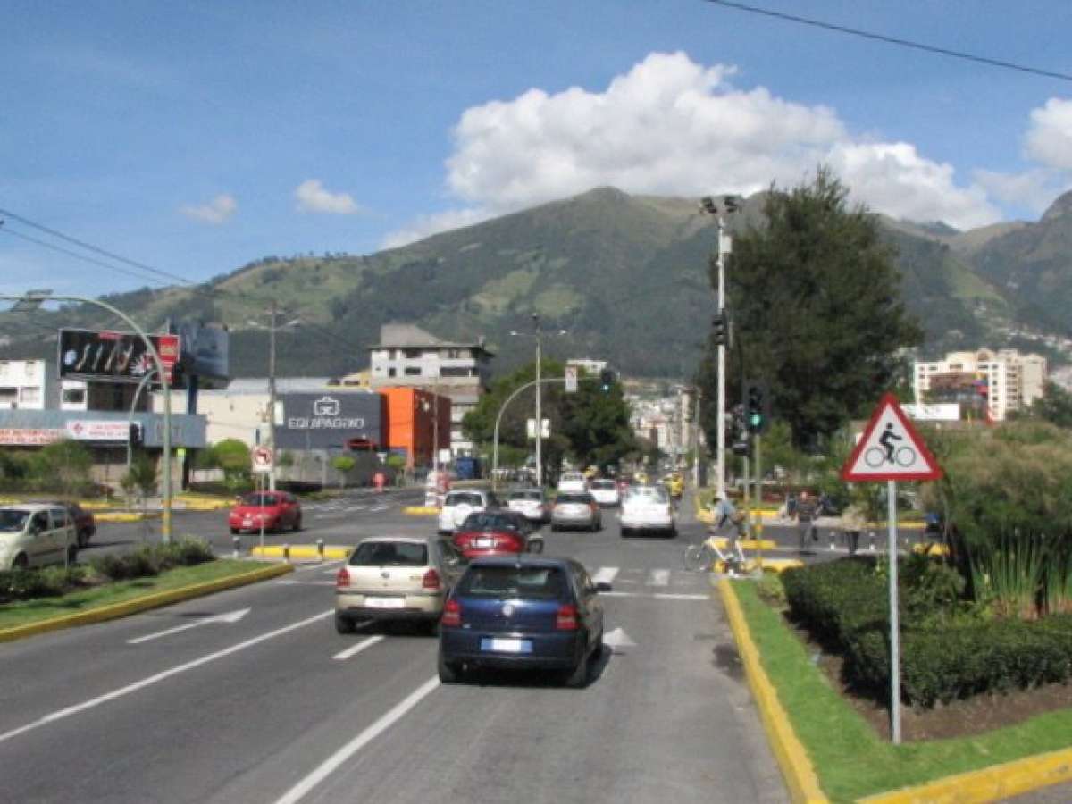 En la avenida Orellana, norte de Quito, existi&oacute; m&iacute;nima congesti&oacute;n vehicular, pese a que existe una unidad educativa en el sector. Foto: Vladimir Cabezas/ EL TEL&Eacute;GRAFO