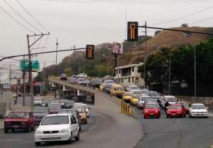 As&iacute; luc&iacute;a la Av. Carlos Julio Arosemena, norte de Guayaquil. Foto: H&eacute;ctor Marcillo.