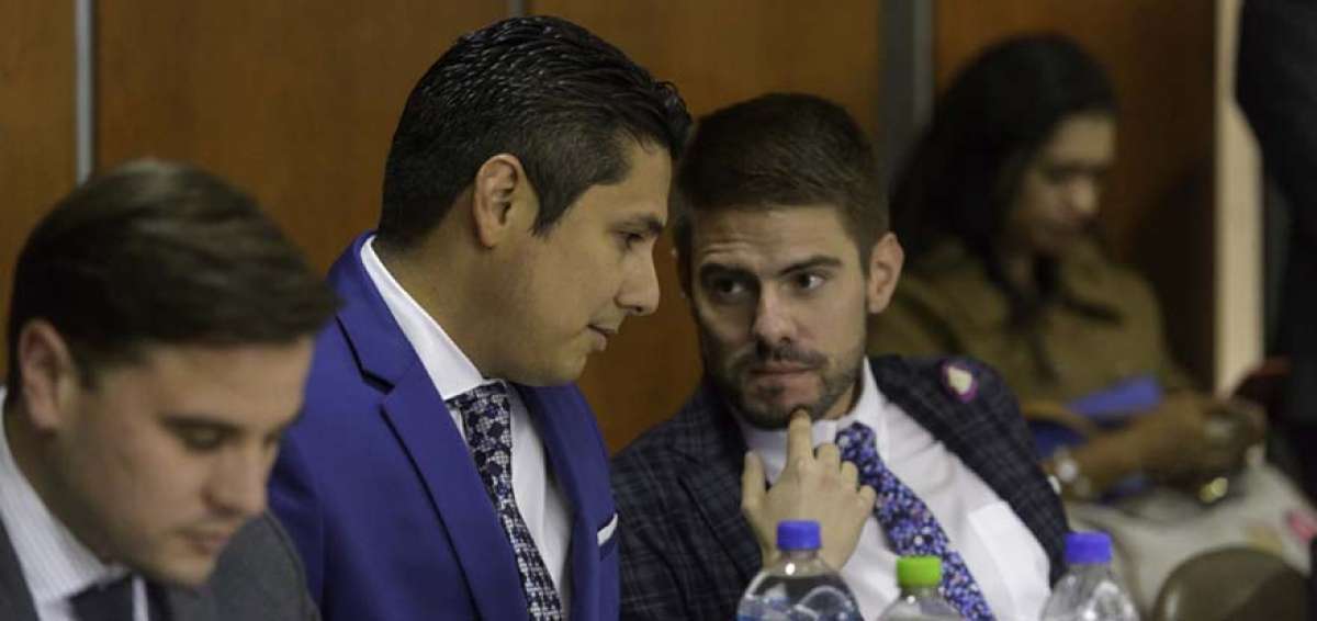 Fernando Balda (izq.) y su abogado Felipe Rodr&iacute;guez presentaron el 13 de diciembre otra denuncia contra Rafael C., esta vez por peculado.
