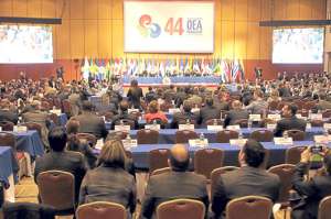 La 44 Asamblea General de la OEA se desarrolla desde el martes pasado en Asunci&oacute;n. En la plenaria de ayer, el debate gir&oacute; en torno a la propuesta de resoluci&oacute;n de Ecuador. Foto: EFE
