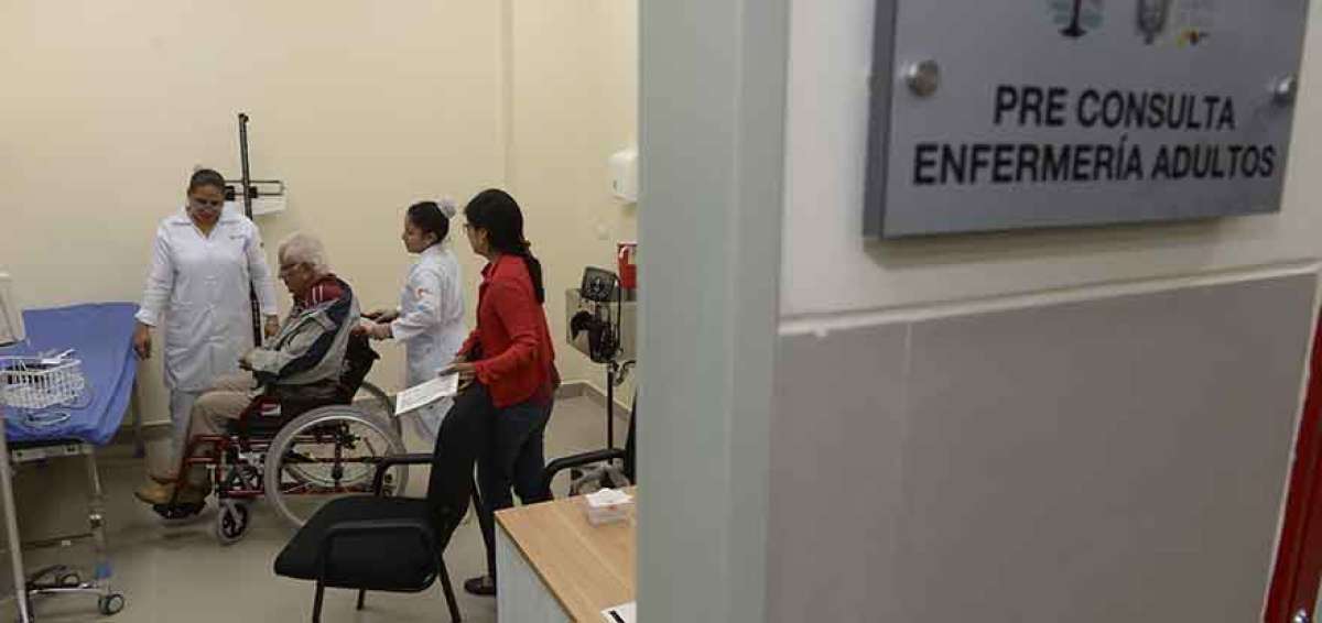 Antes de ser atendidos en consulta externa los pacientes pasan por el &aacute;rea de preparaci&oacute;n. Hay un zona para adultos y otra para ni&ntilde;os. Cardiolog&iacute;a y endocrinolog&iacute;a tienen alta demanda. 