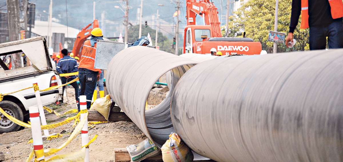 La Empresa San Mateo realiza trabajos de ampliaci&oacute;n de tuber&iacute;as, pero asegura que no ha subido los costos.