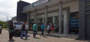 Beneficiarios del bono de protecci&oacute;n familiar compran medicina y alimentos