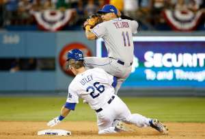 Utley, suspendido por haber fracturado a jugador de los Mets
