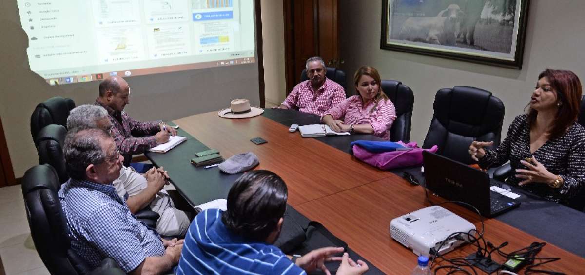 En las oficinas de la AGL&G, norte de Guayaquil, se efectu&oacute; la reuni&oacute;n entre los representantes de la OMTE y de la Asociaci&oacute;n de Ganaderos.