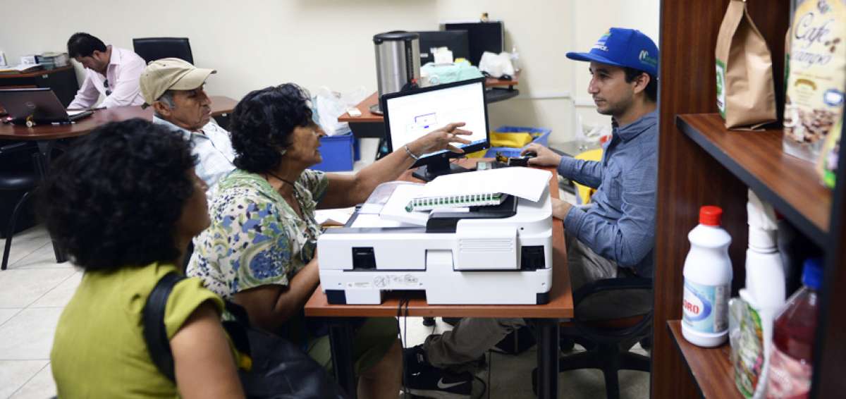 Productores de cacao se acercaron a las oficinas de Manab&iacute; Produce, en Montecristi, para conocer sobre las alternativas que da la instituci&oacute;n.