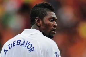 Adebayour revel&oacute; haberse despertado de una siesta, de vuelta de un entrenamiento con el M&oacute;naco, con un cuchillo en la garganta. Foto: Internet