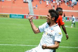 Enrique Vera lleg&oacute; a Liga en 2007 y desde ese a&ntilde;o se convirti&oacute; en uno de los s&iacute;mbolos del cuadro capitalino. Foto: Cortes&iacute;a.