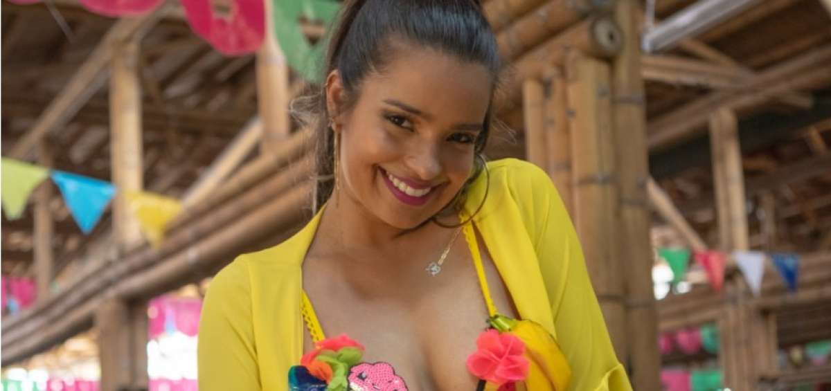 El nuevo sencillo fue compuesto y producido por el maestro Paco Godoy y cont&oacute; con la voz de la artista colombo-ecuatoriana Jei Santander. 