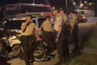 La Policía confirmó la detonación de un tanque en el puente de Archidona, en Napo.