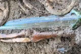 Dinamarca: hallan espada de la Edad del Bronce en un pantano