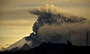 Imagen del coloso tomada desde Quito. Foto: AFP