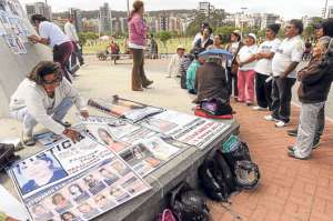Las familias que integran Desendor se re&uacute;nen los domingos en la Cruz del Papa, del Parque La Carolina de Quito, para exponer sus diferentes casos. Foto: &Aacute;lvaro Perez/ El Tel&eacute;grafo