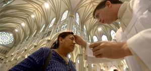 Los cat&oacute;licos iniciaron la Cuaresma en las iglesias