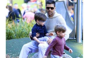 Hijo de Ricky Martin le pregunt&oacute; si &ldquo;sali&oacute; de su barriguita&rdquo;