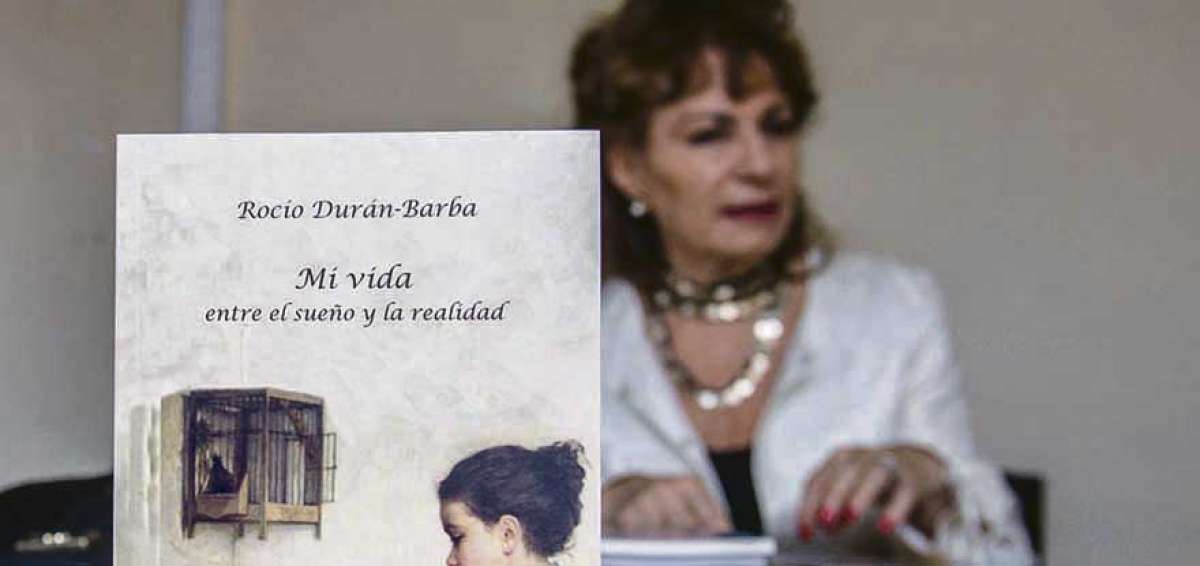 Roc&iacute;o Dur&aacute;n Barba: "Escribir es respirar. Yo vivo para escribir"