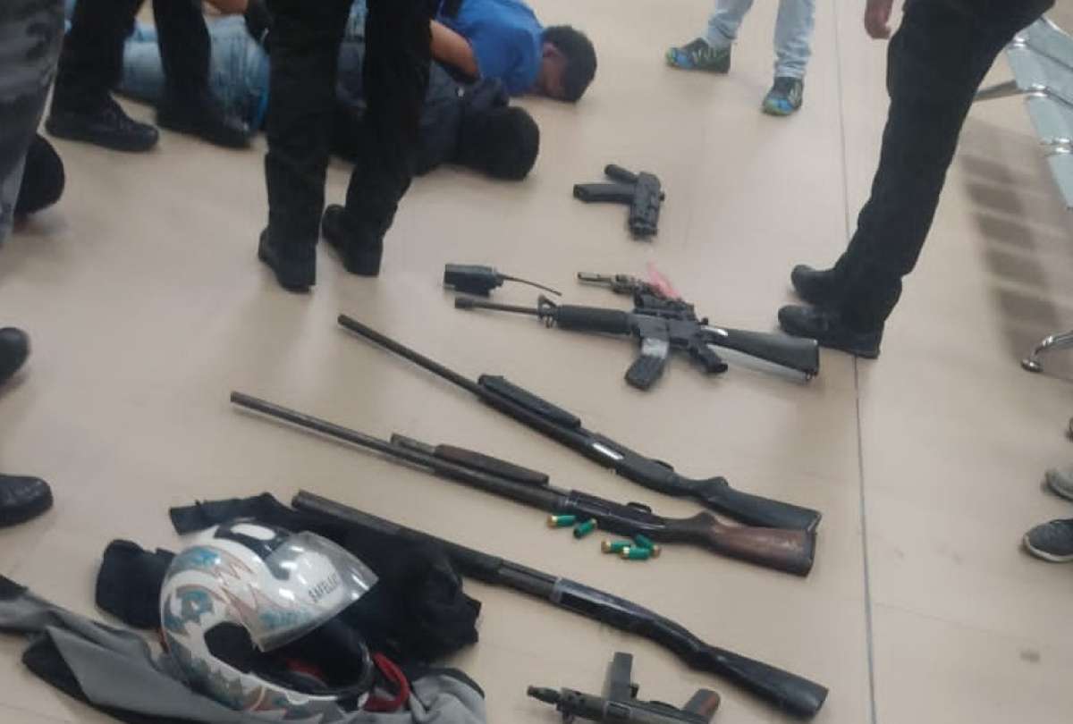 Policía detuvo a siete sujetos armados que se tomaron el Hospital de Chone