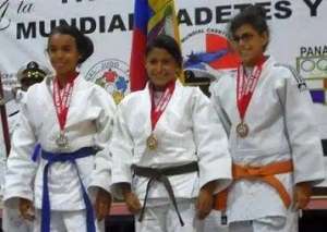 Pamela Quizphi (c.) tambi&eacute;n qued&oacute; campeona en el circuito Panamericano que fue la semana pasada. Foto: Cortes&iacute;a 