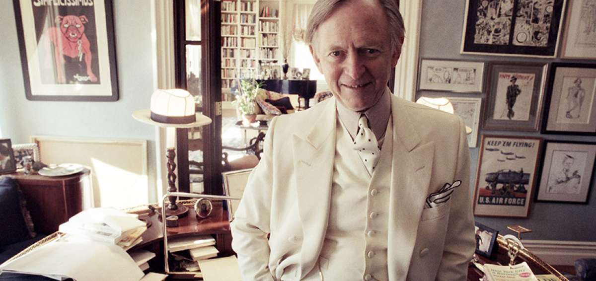 Tom Wolfe retrat&oacute; a la sociedad de su pa&iacute;s, utilizando dosis de s&aacute;tira en Todo un hombre, Bloody Miami y el best seller La hoguera de las vanidades.
