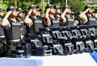 La Policía recibió 7.193 pistolas este 18 de marzo de 2023. 