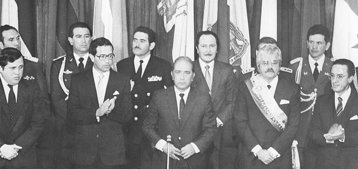 EN EL CONGRESO NACIONAL, el 10 de agosto de 1984, Osvaldo Hurtado entrega el mando presidencial a Febres-Cordero.