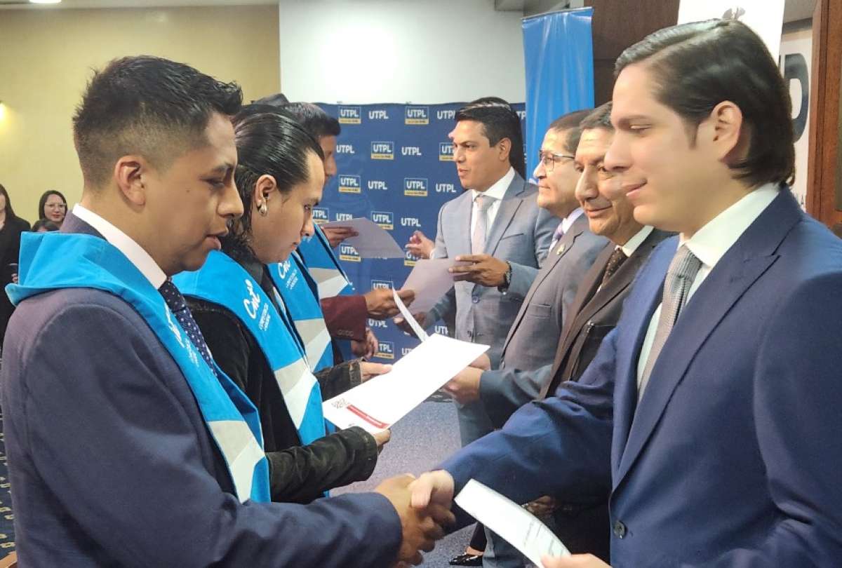 La tarde de este viernes, el Ministerio de Trabajo condecoró a CNT como organismo evaluador de conformidad. El evento se dio en Quito.