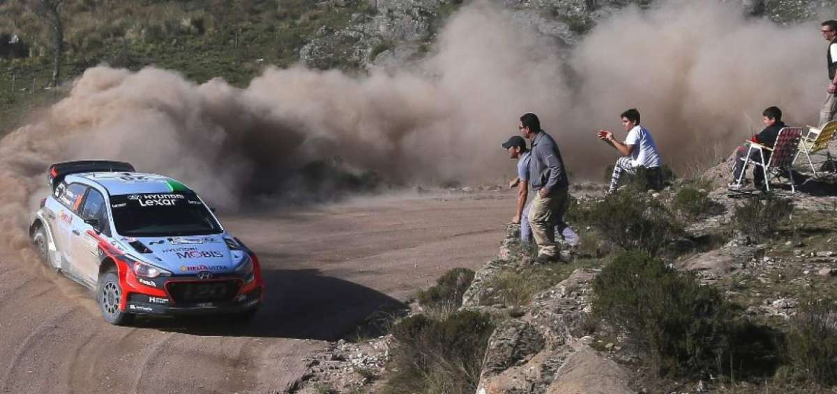 Hayden Paddon pasa a liderar el Rally de Argentina