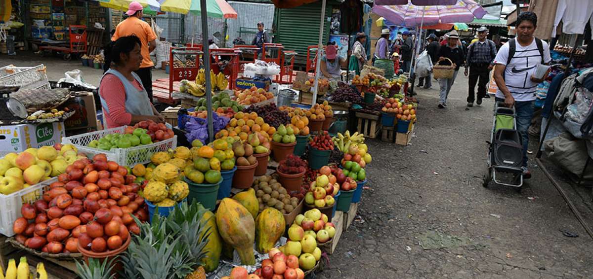 El mercado El Arenal es el m&aacute;s grande de Cuenca. Alrededor de 3.000 comerciantes trabajan tanto en el interior como en el exterior del centro de abastos.