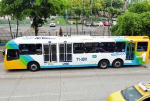 Carril de Metrov&iacute;a cambia tres veces en una semana y confunde a los conductores en Guayaquil.